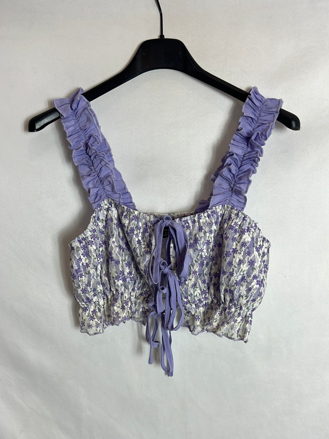 SHEIN. Floral Lace Mini Crop Top. TS