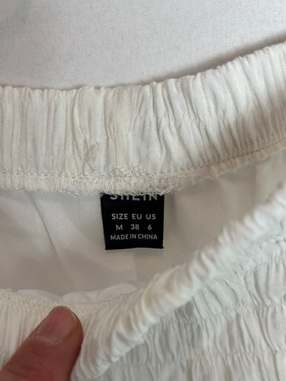 SHEIN. Pantalón corto blanco textura. T M