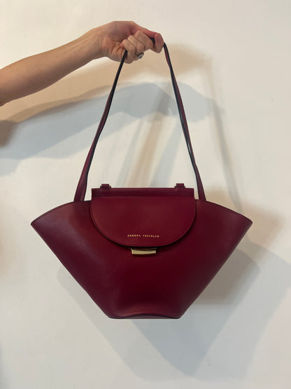 SANDRA FRECKLED. Bolso de hombro en piel burdeos