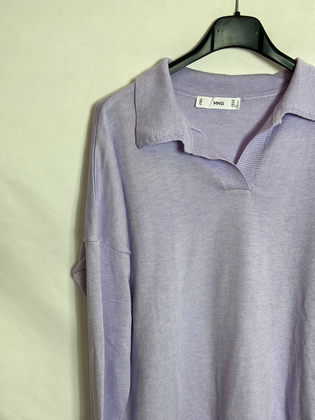 MANGO. Jersey estilo polero lila. T S