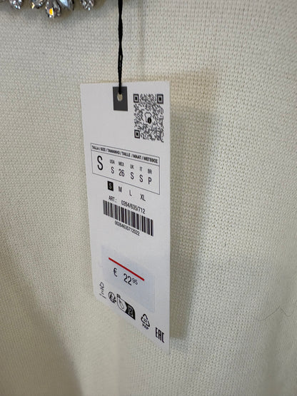 ZARA. Ecru sweater with neckline detail. TS
