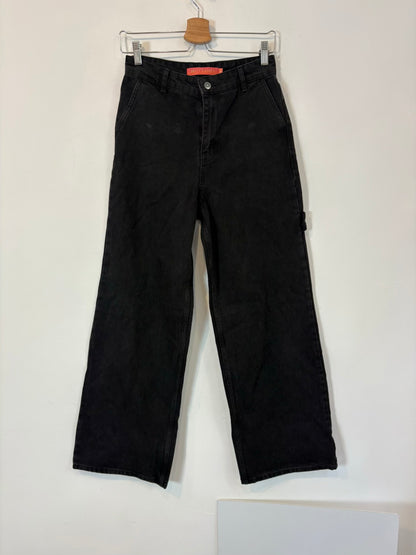 BRITT SISSECK. Denim negro pata ancha