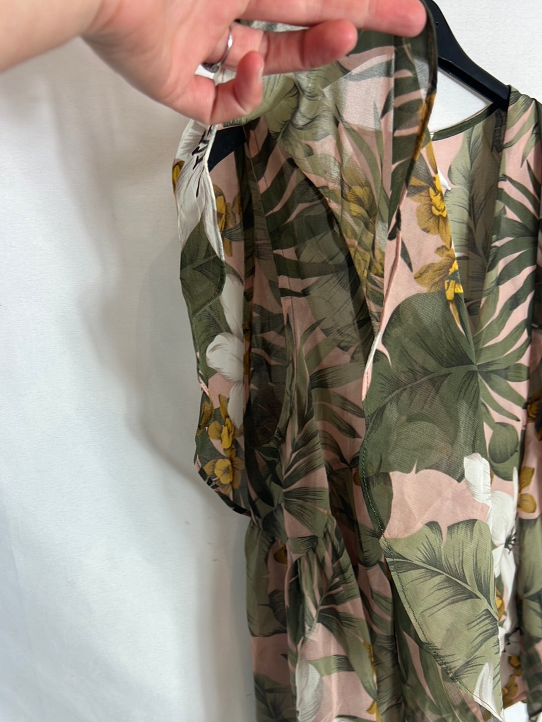 MANGO. Top gasa estampado con volantes. T S