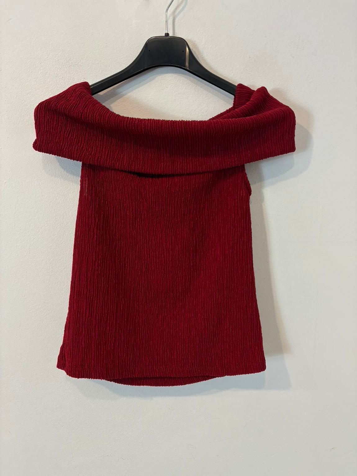 BAYMO. Top cuello barco textura