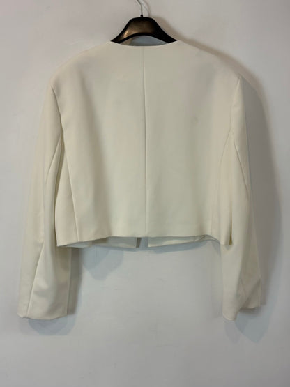 ZARA. Chaqueta blanca botones dorados