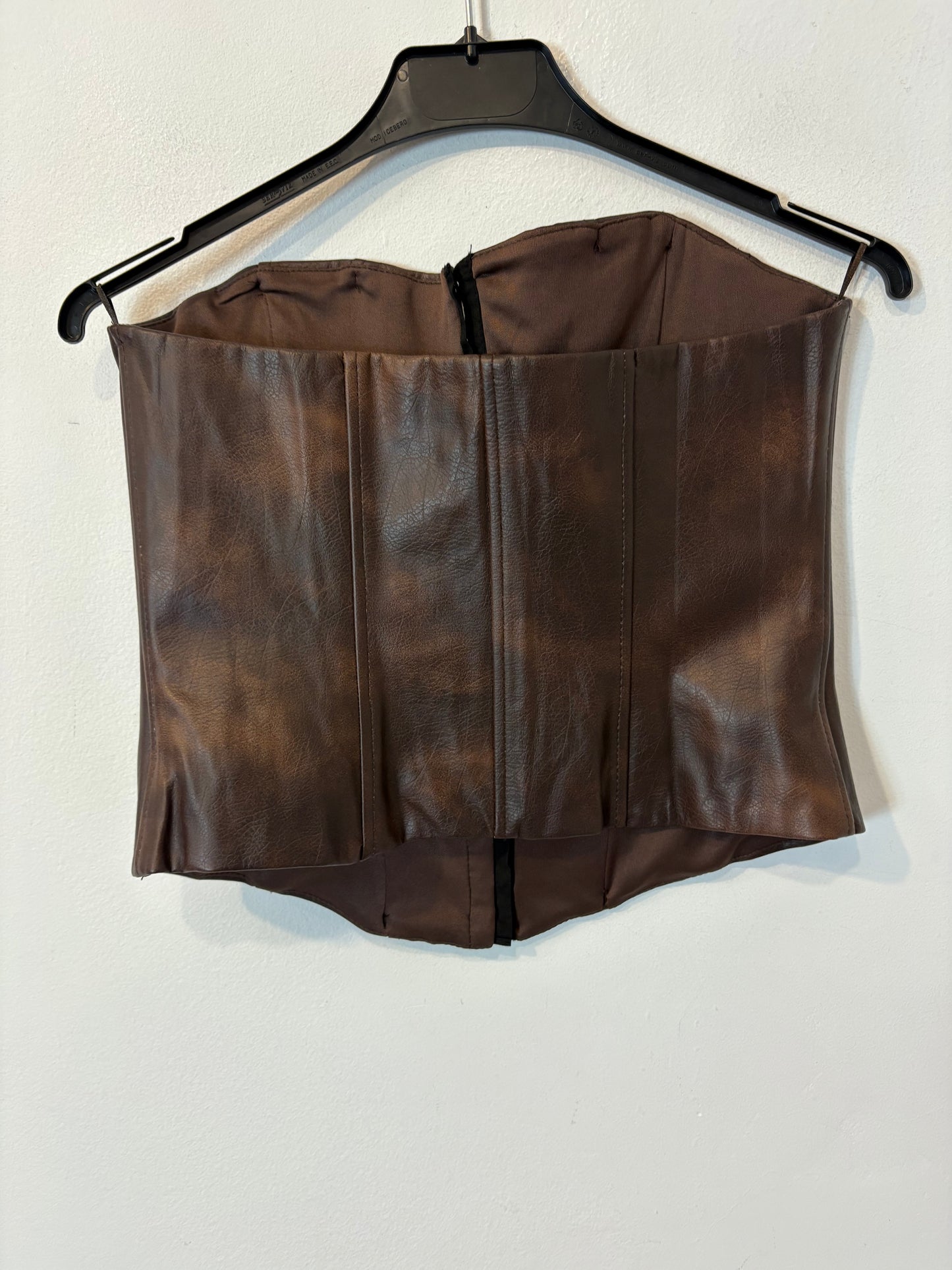 ZARA. Corsé efecto piel marrón