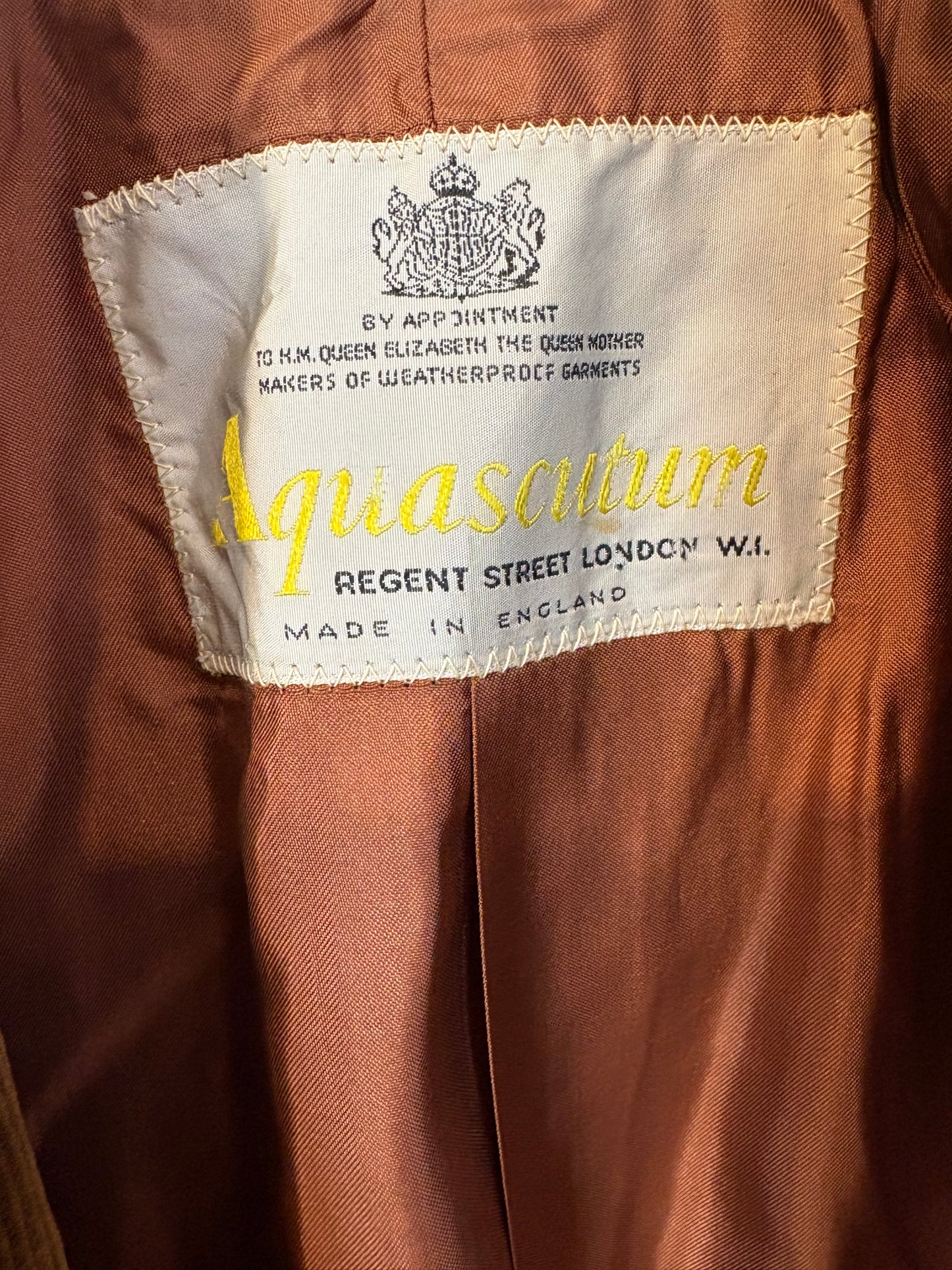 OTRAS.Abrigo  marrón textura vintage