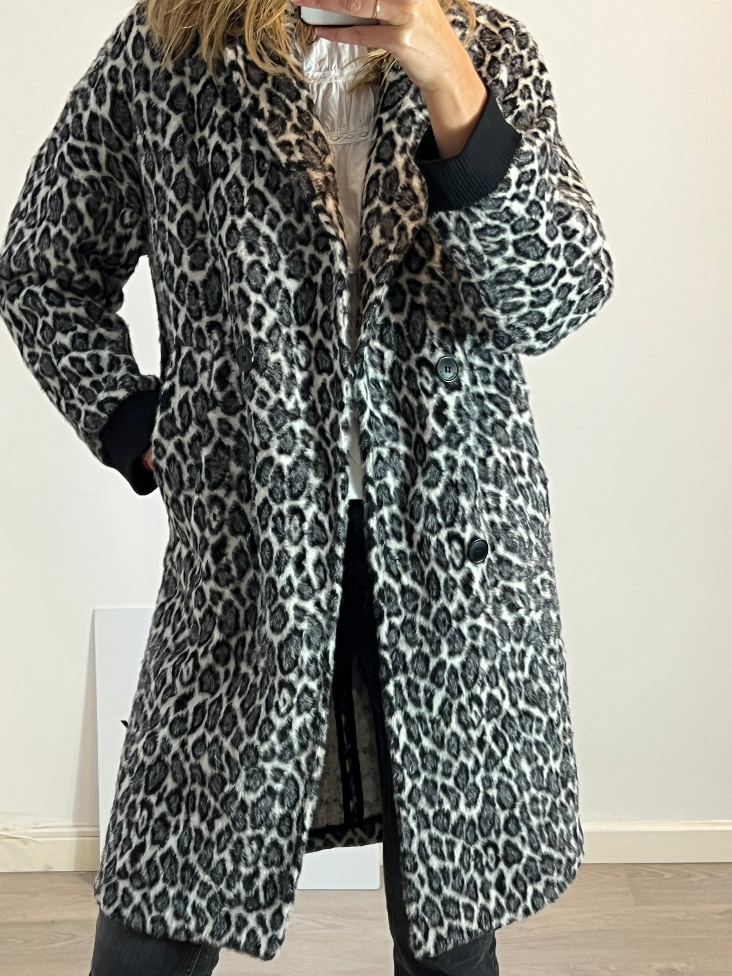 BIMBA Y LOLA. Abrigo textura animal print. TS