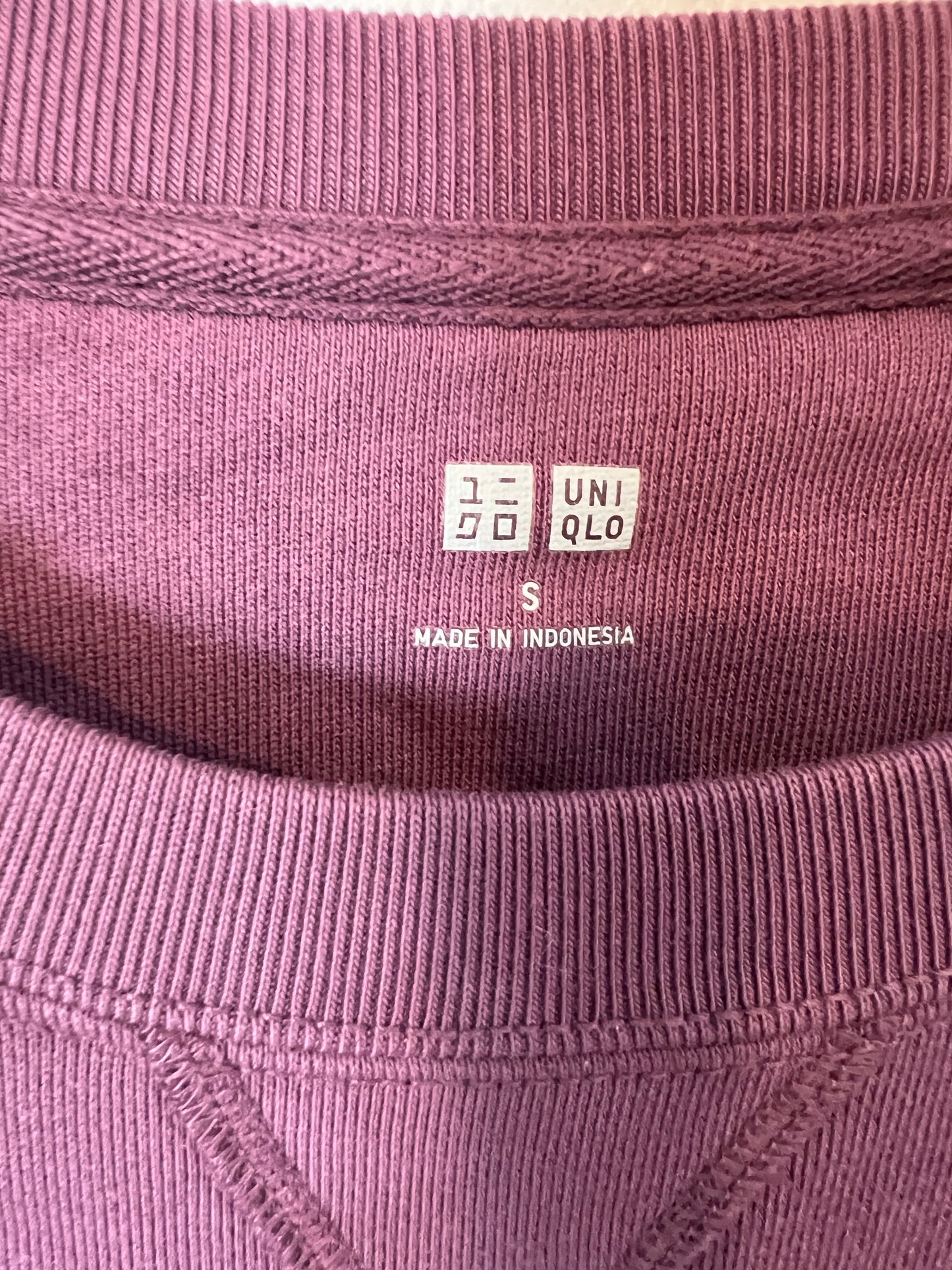 UNIQLO. Basic purple sweatshirt. T.S.