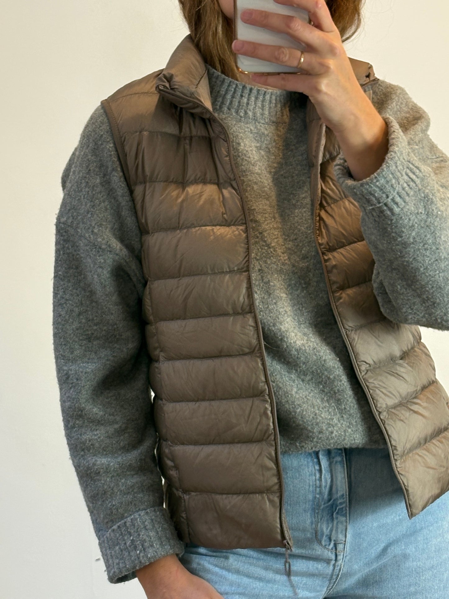 UNIQLO. Plumas sin mangas ligero marrón claro