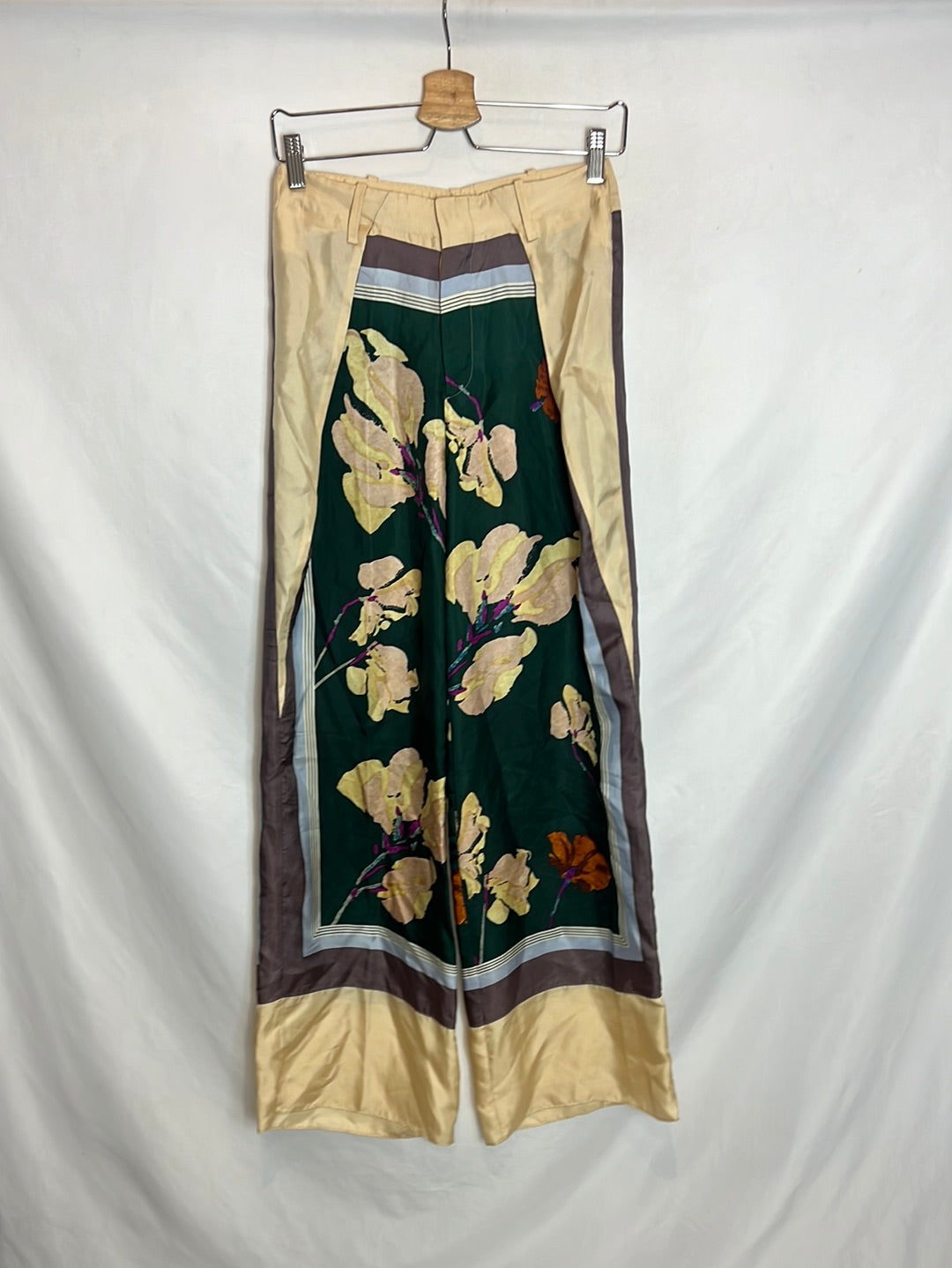 ZARA. Pantalón estampado detalle pinzas. T S