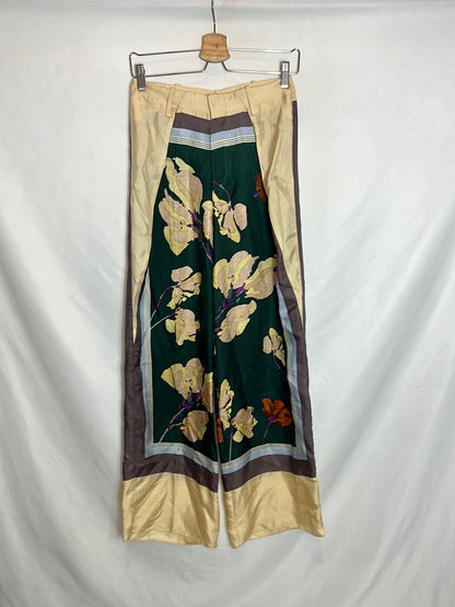 ZARA. Pantalón estampado detalle pinzas. T S