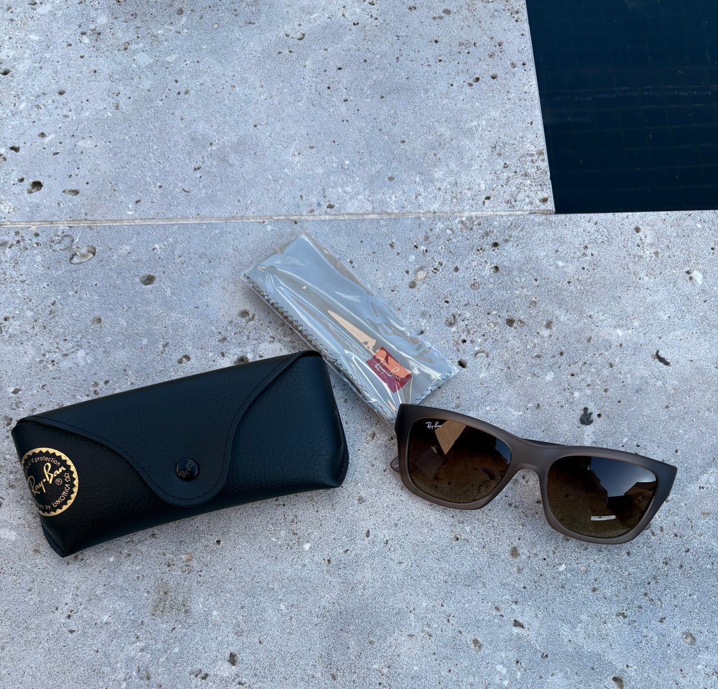 RAYBAN. Gafas de sol mate