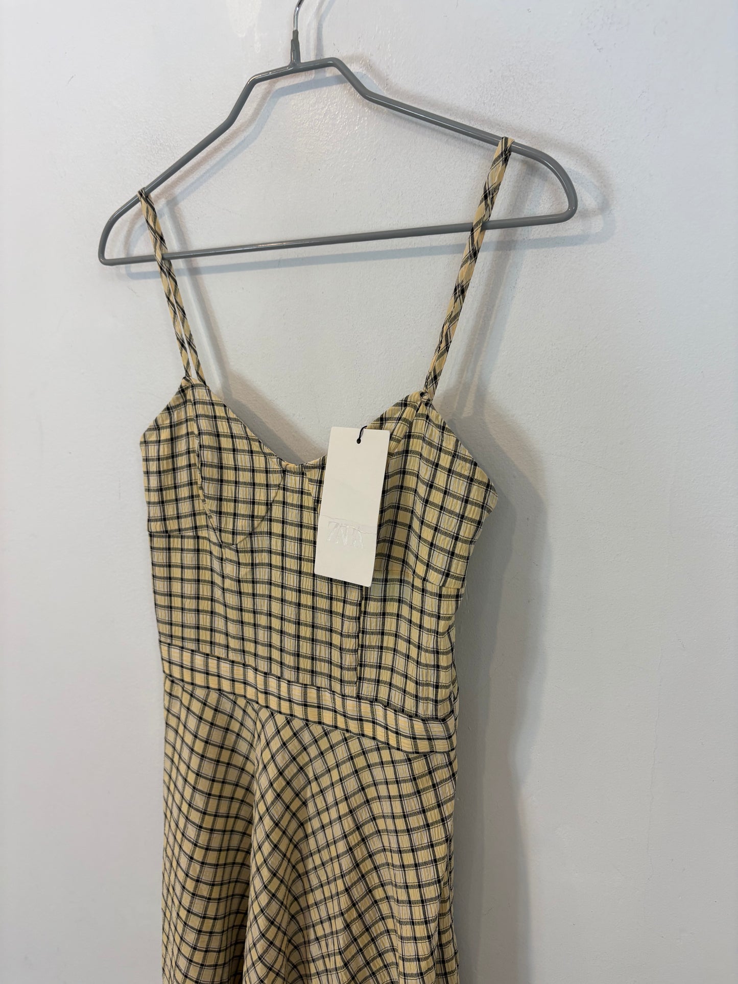 ZARA. Vestido midi pastel vuelo
