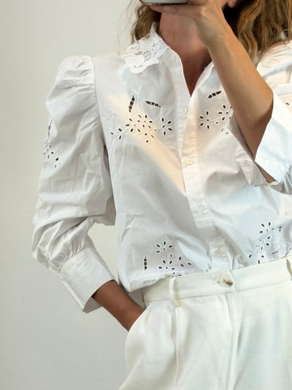ZARA. Camisa blanca detalles troquelados
