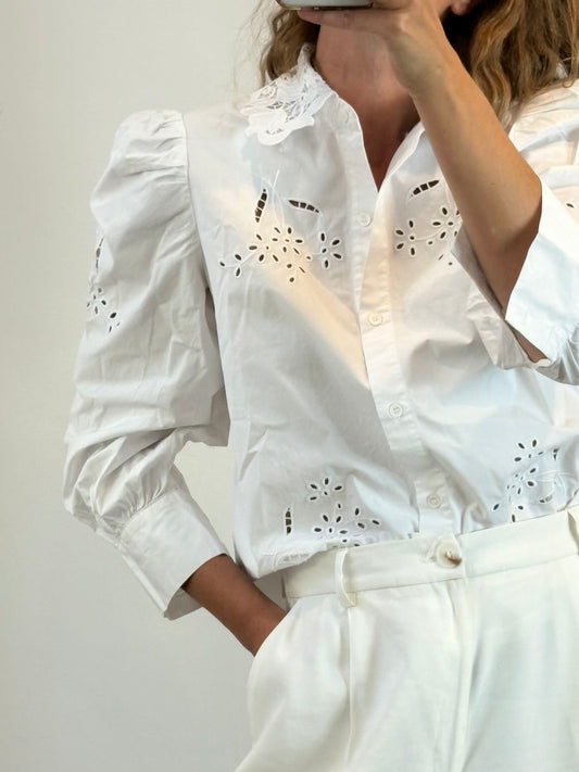 ZARA. Camisa blanca detalles troquelados