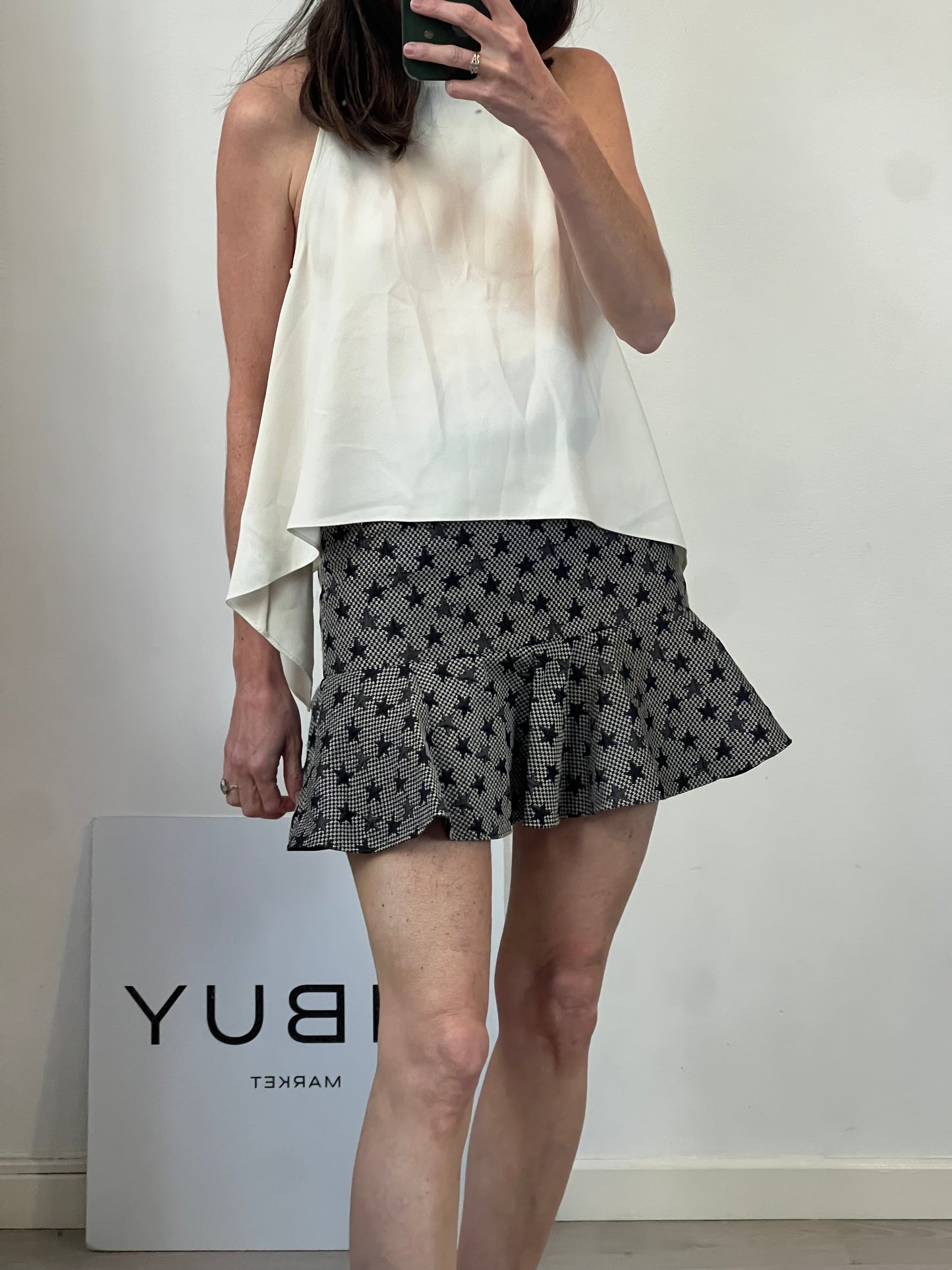 RED VALENTINO. Falda corta estrellas