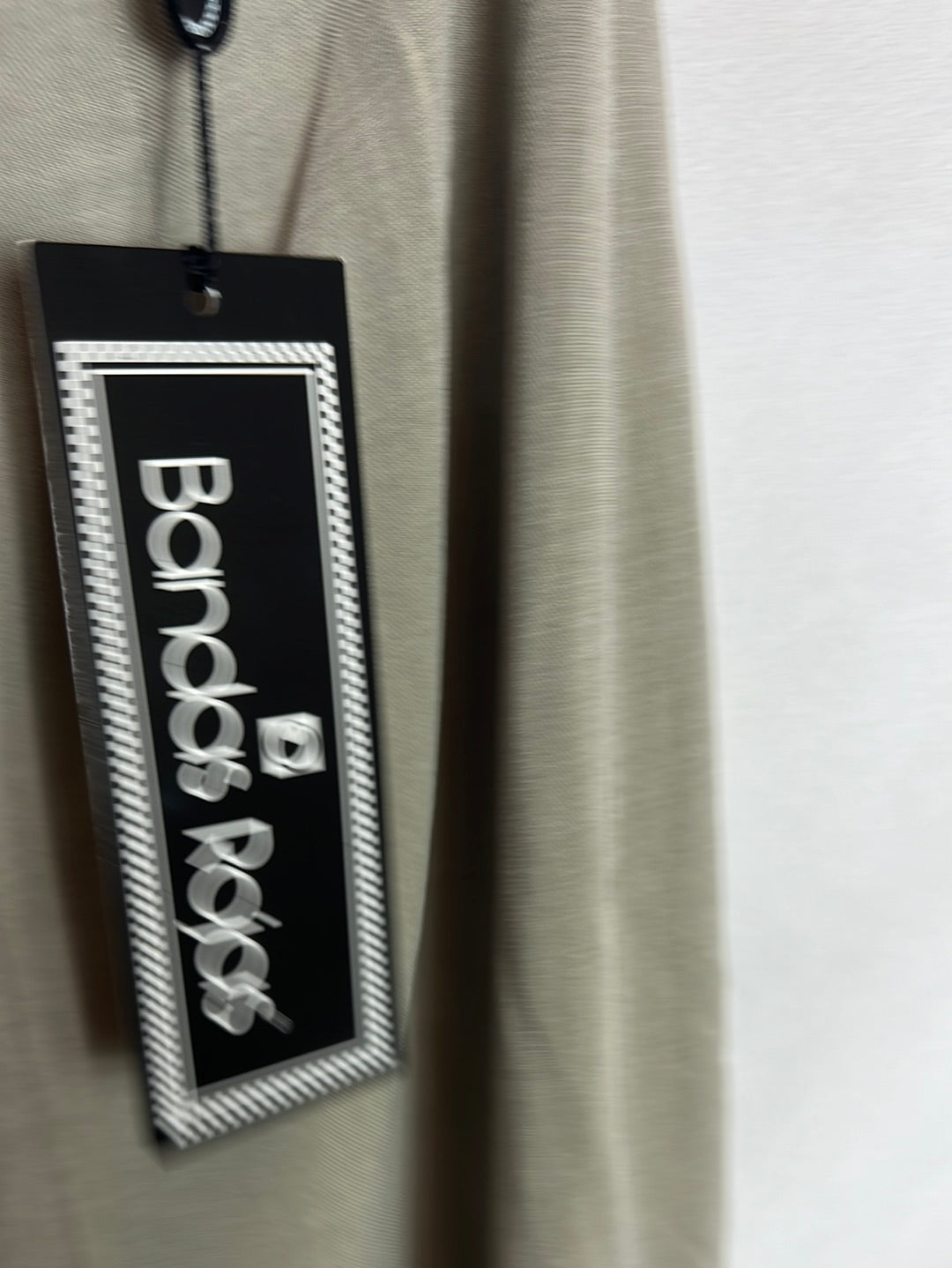 RED BANDS. Flowy taupe trousers with pleats. Size 42