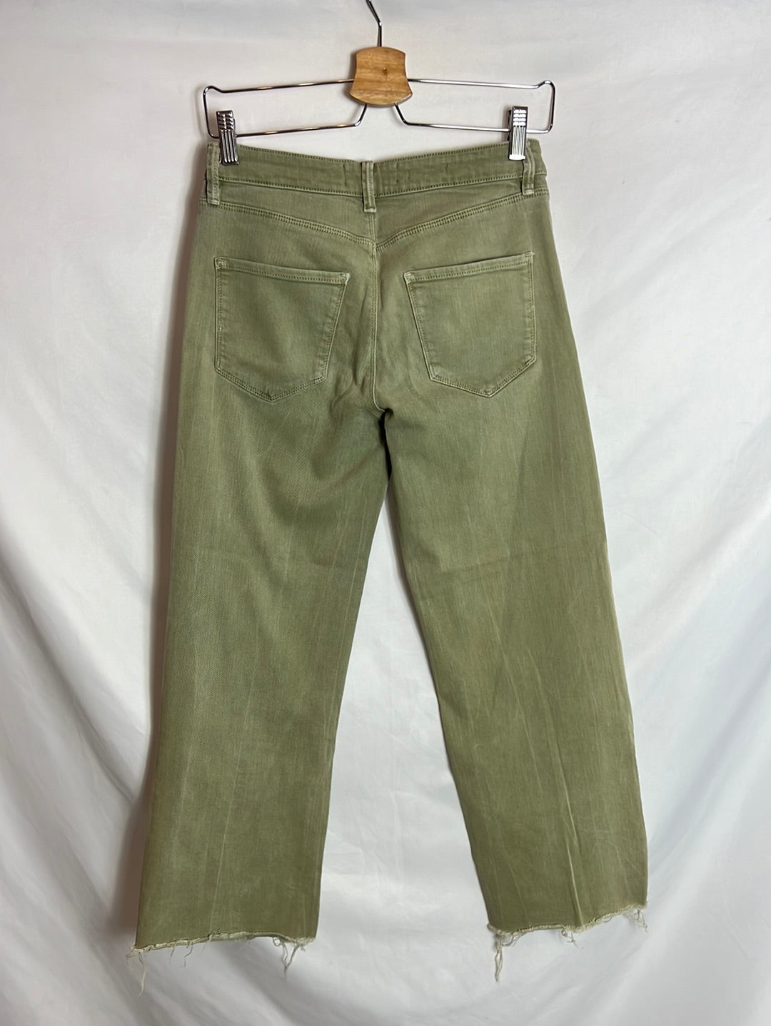 MANGO. Denim recto verde claro. T 36