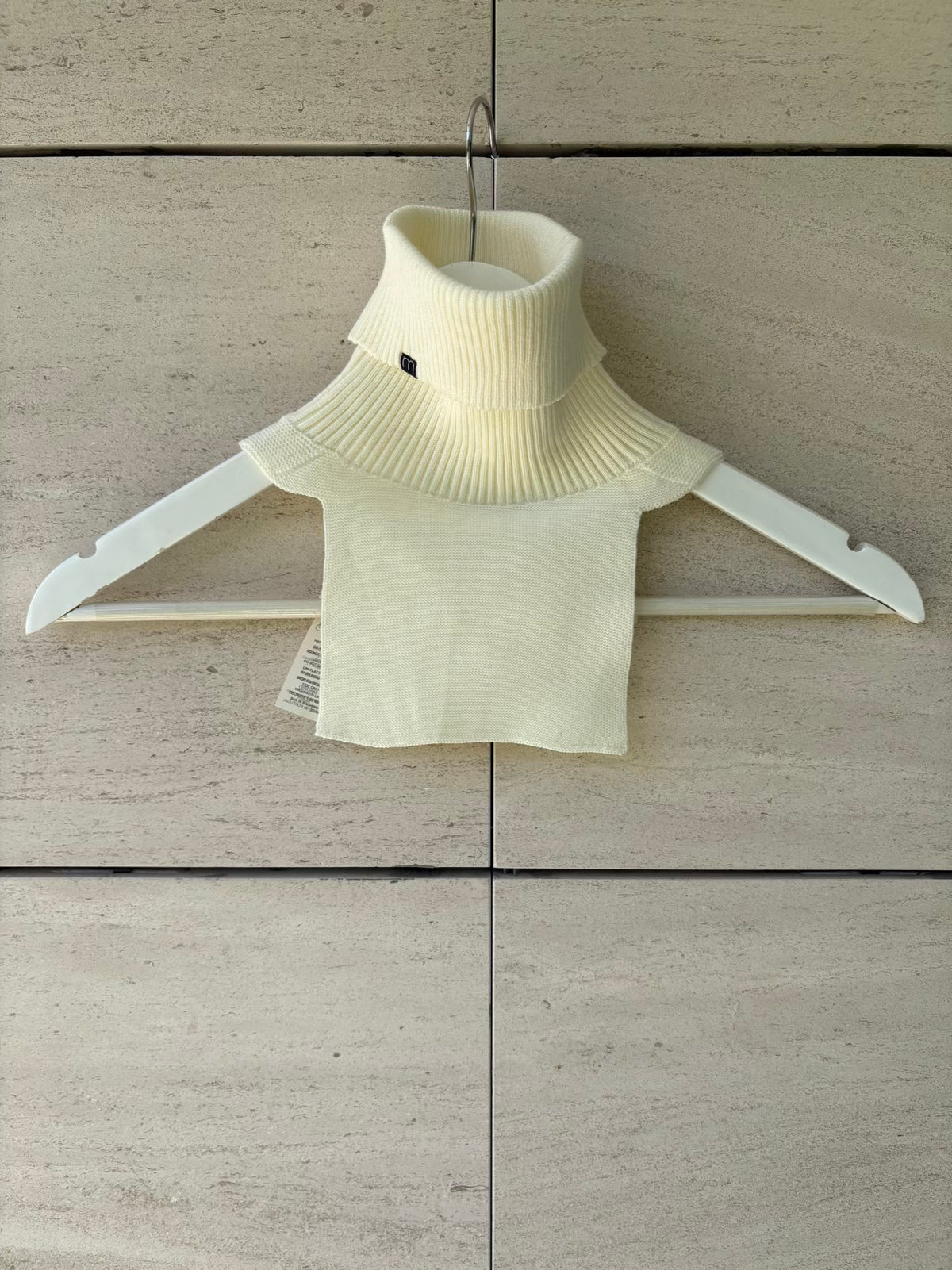 MINIMO. Cuello punto en crudo