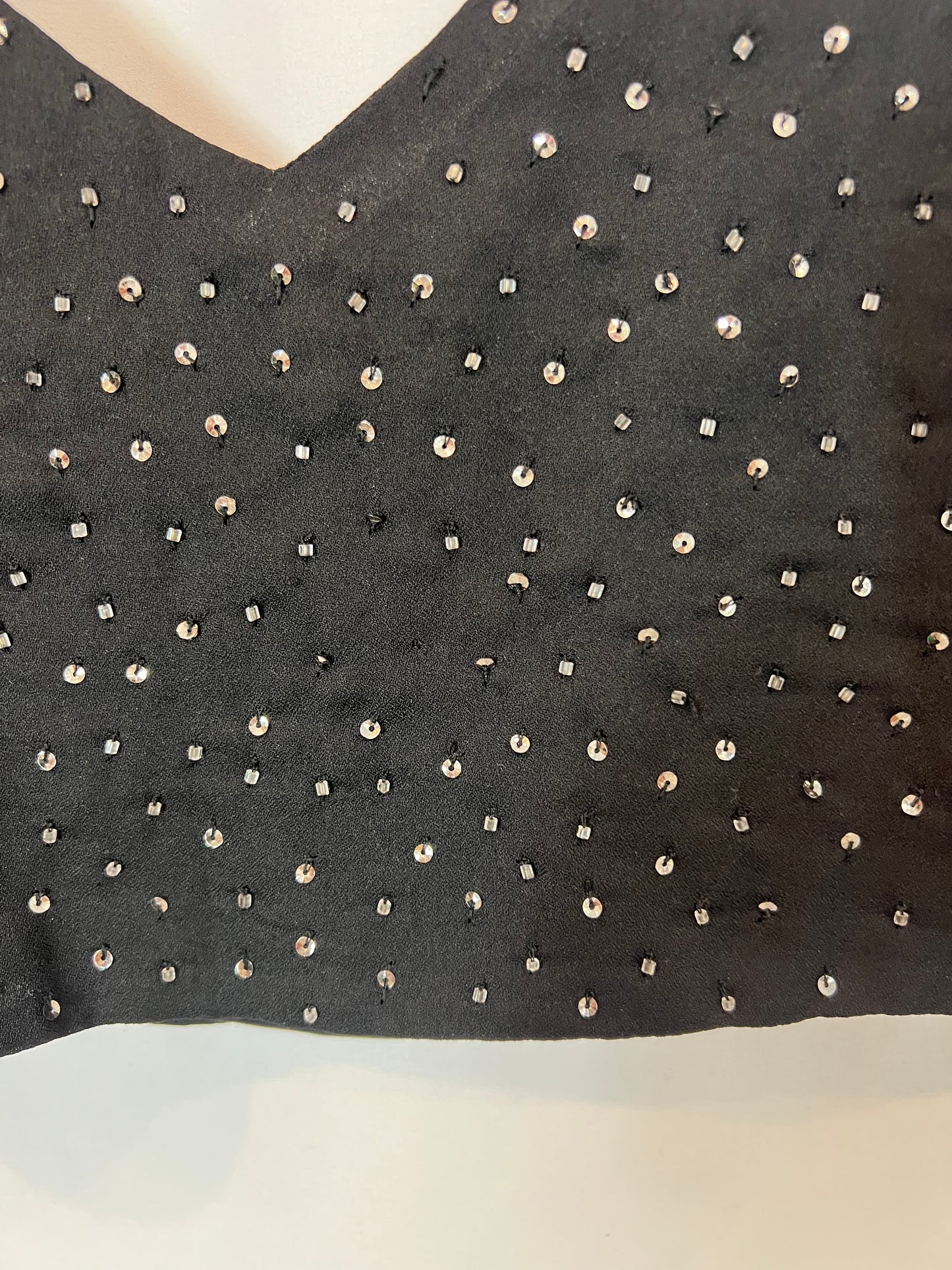 ZARA. Crop top negro pedrería. T XS