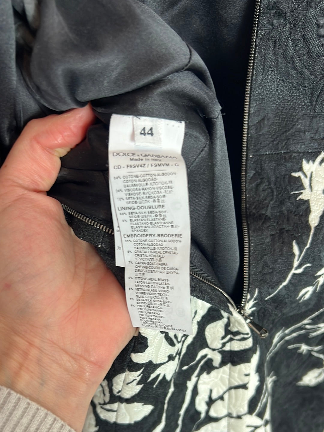 DOLCE & GABBANA. Vestido negro bordados y abalorios. T 44