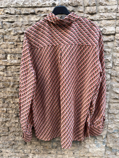 STRADIVARIUS. Blusa fluida estampado retro. T L