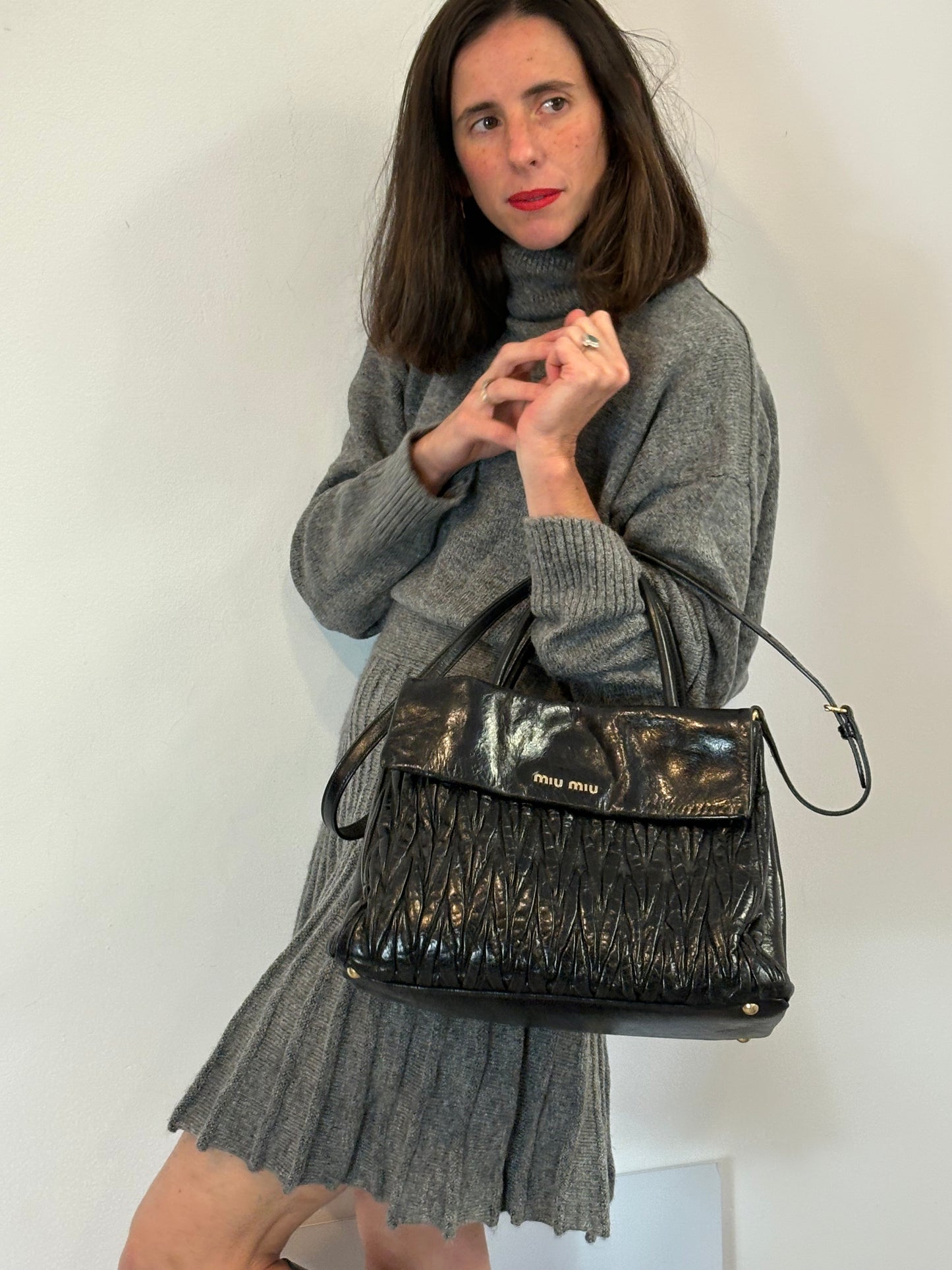 MIU MIU. Bolso matelassé piel negro