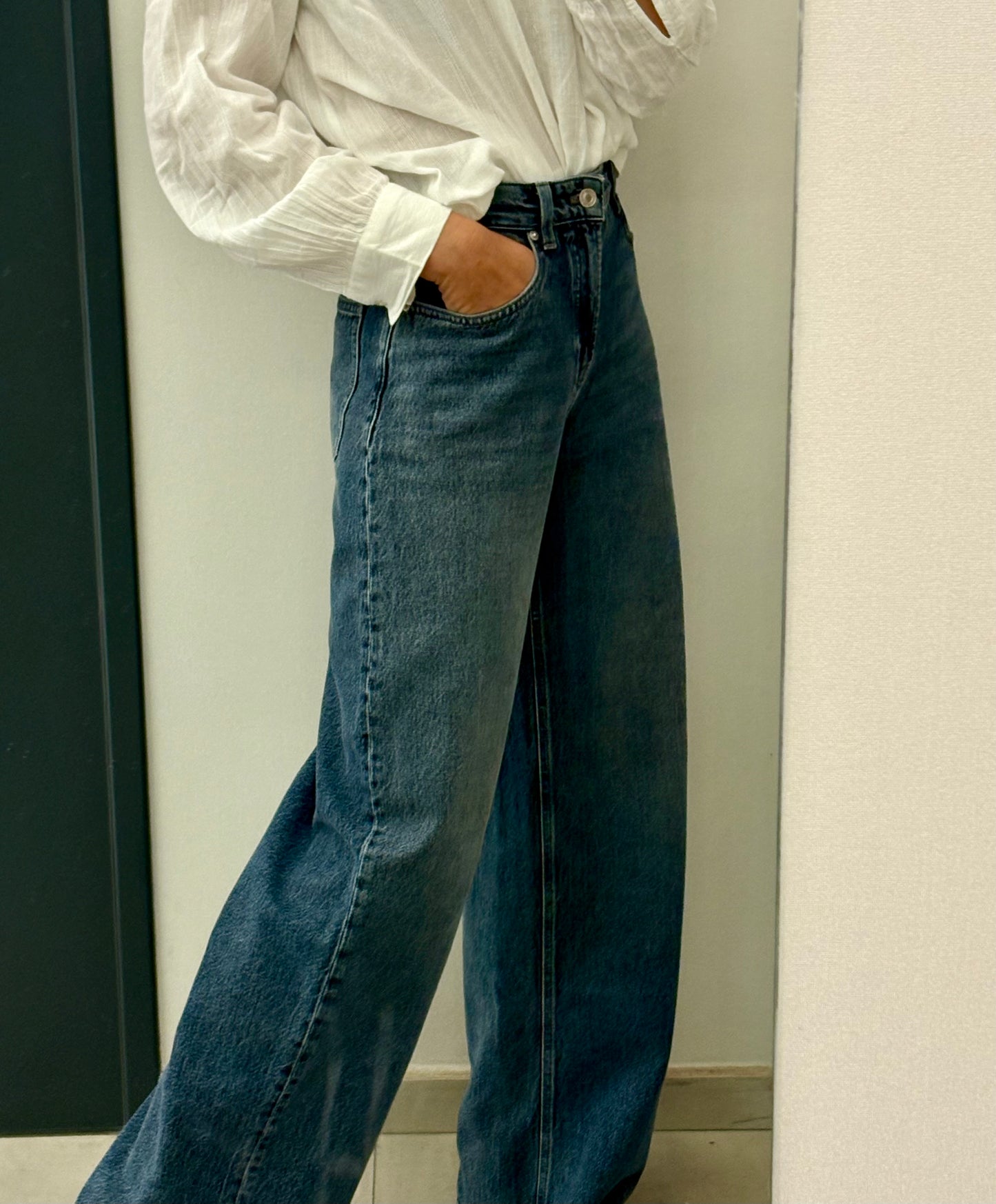 MASSIMO DUTTI. Denim tiro alto wide leg