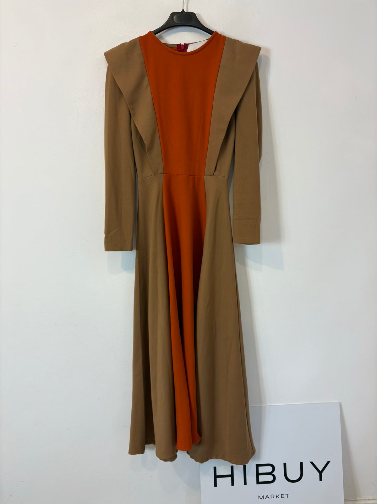IQ COLLECTION. Vestido midi bicolor vuelo