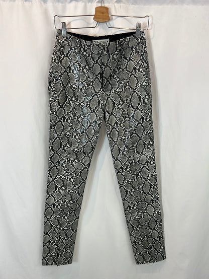 ZARA. Pantalón animal print polipiel T.34