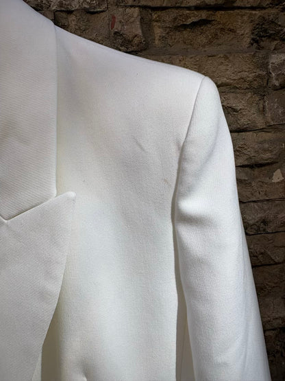 ZARA. Blazer blanca hombreras