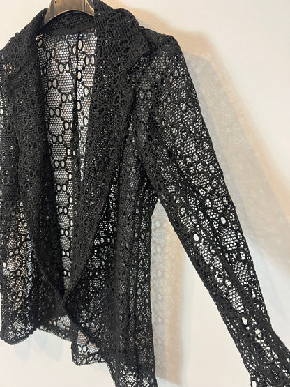 OTRAS. Chaqueta negra troquelada. T S/M