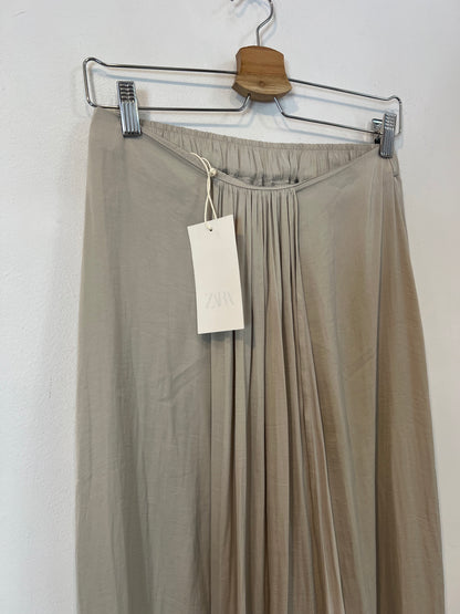 ZARA. Pantalón falda tipo fluida