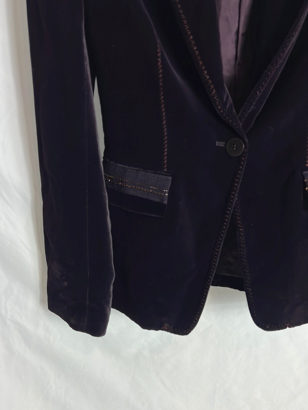 PURIFICACIÓN GARCIA. Blazer terciopelo color berenjena . T 38