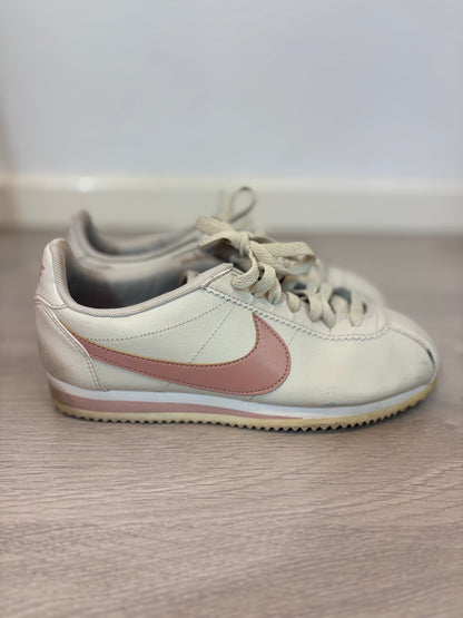 NIKE. Zapatillas piel logo rosa. T 40,5