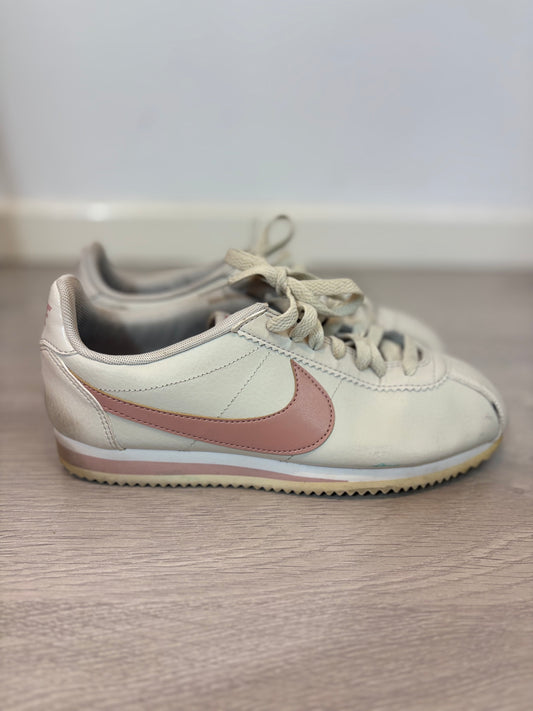 NIKE. Zapatillas piel logo rosa. T 40,5