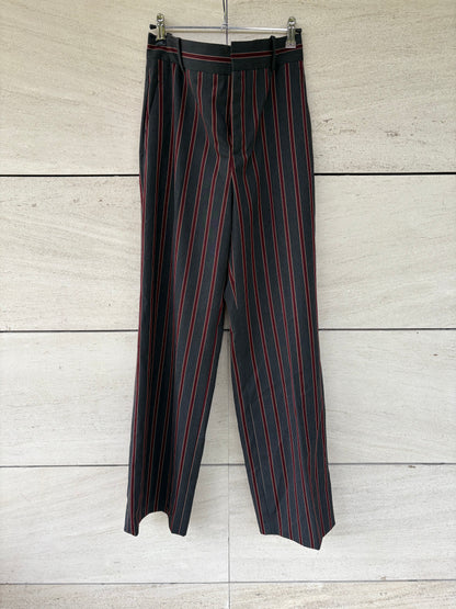 ZARA. Pantalón gris rayas burdeos