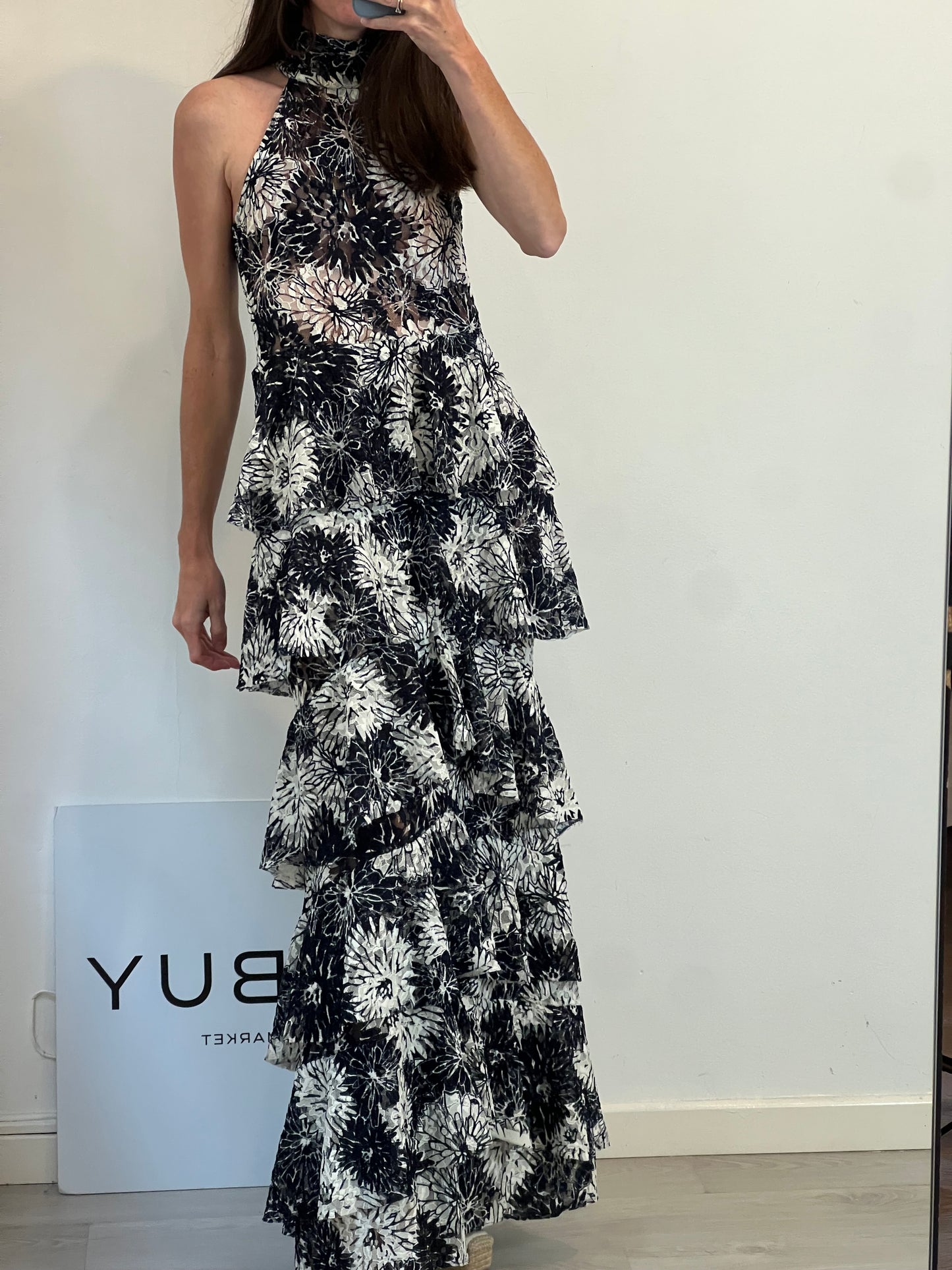 FRANCISCO ARCE. Vestido largo estampado floral y escote halter