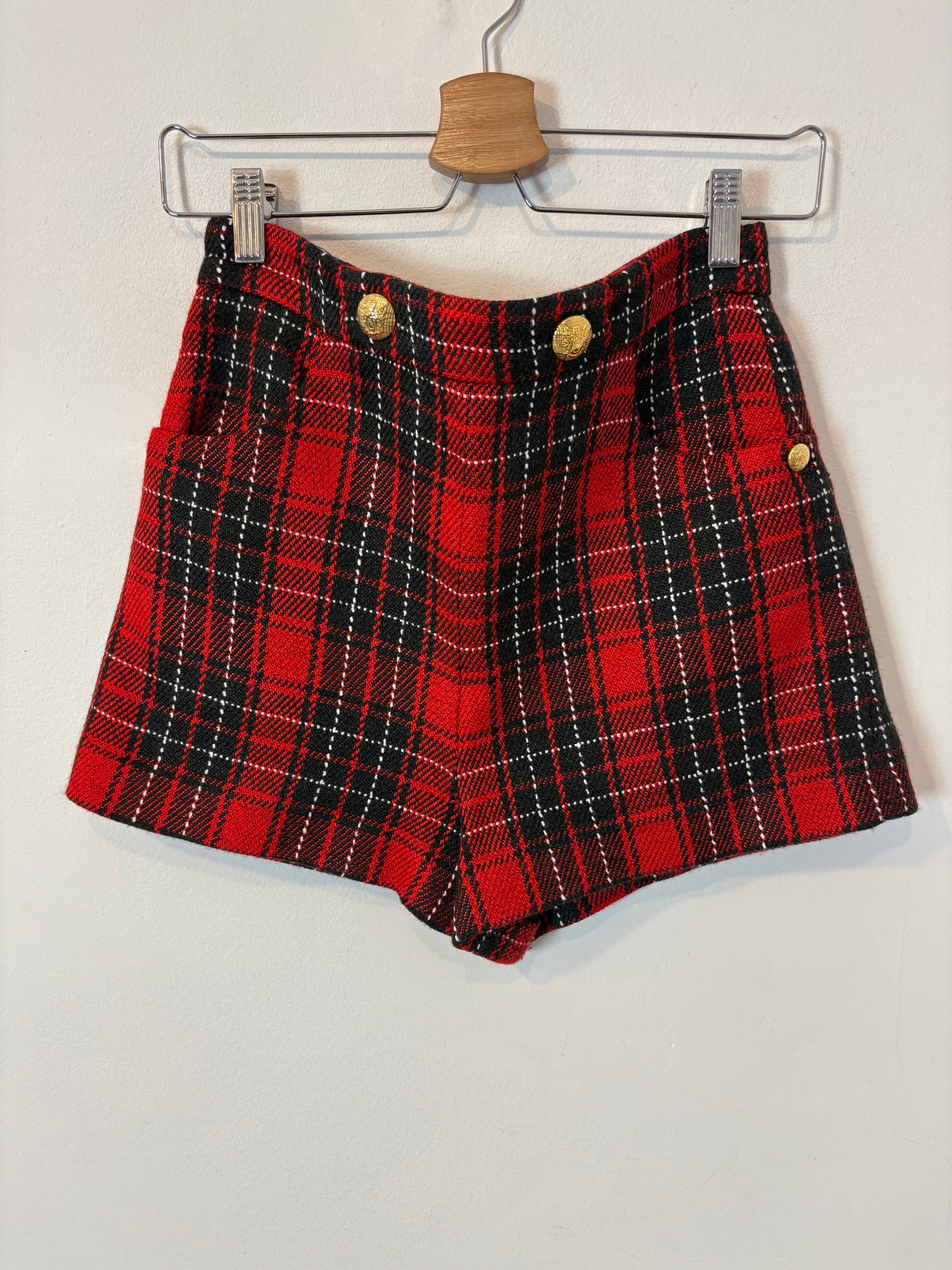 ZARA. Bermuda cuadros botones dorados