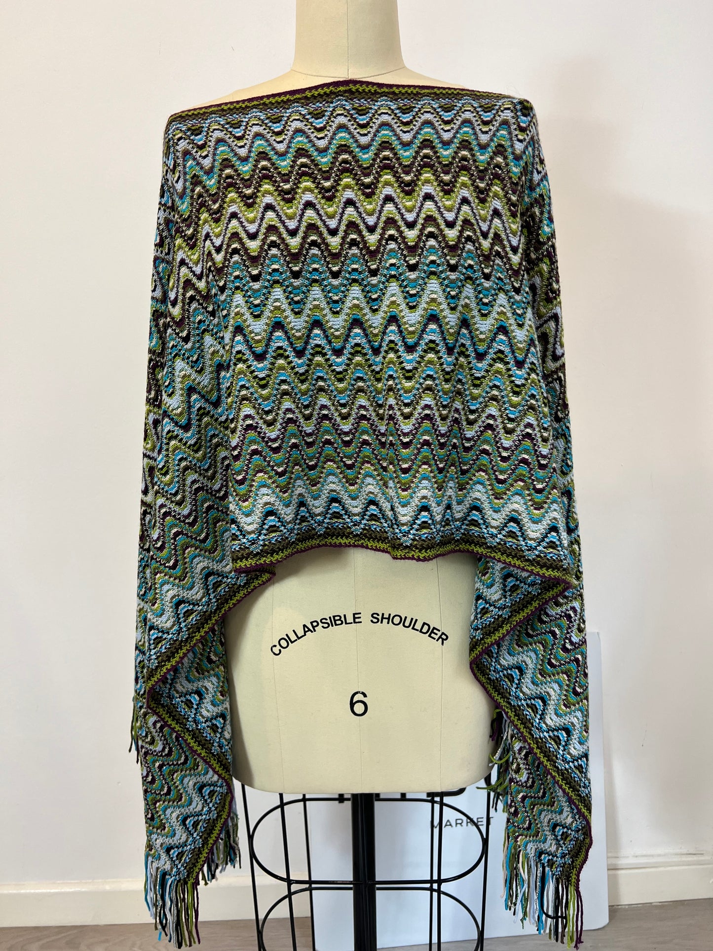 MISSONI. Poncho estampado con lana
