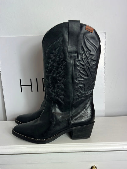 MUSTANG. Botas negras cowboy T.38