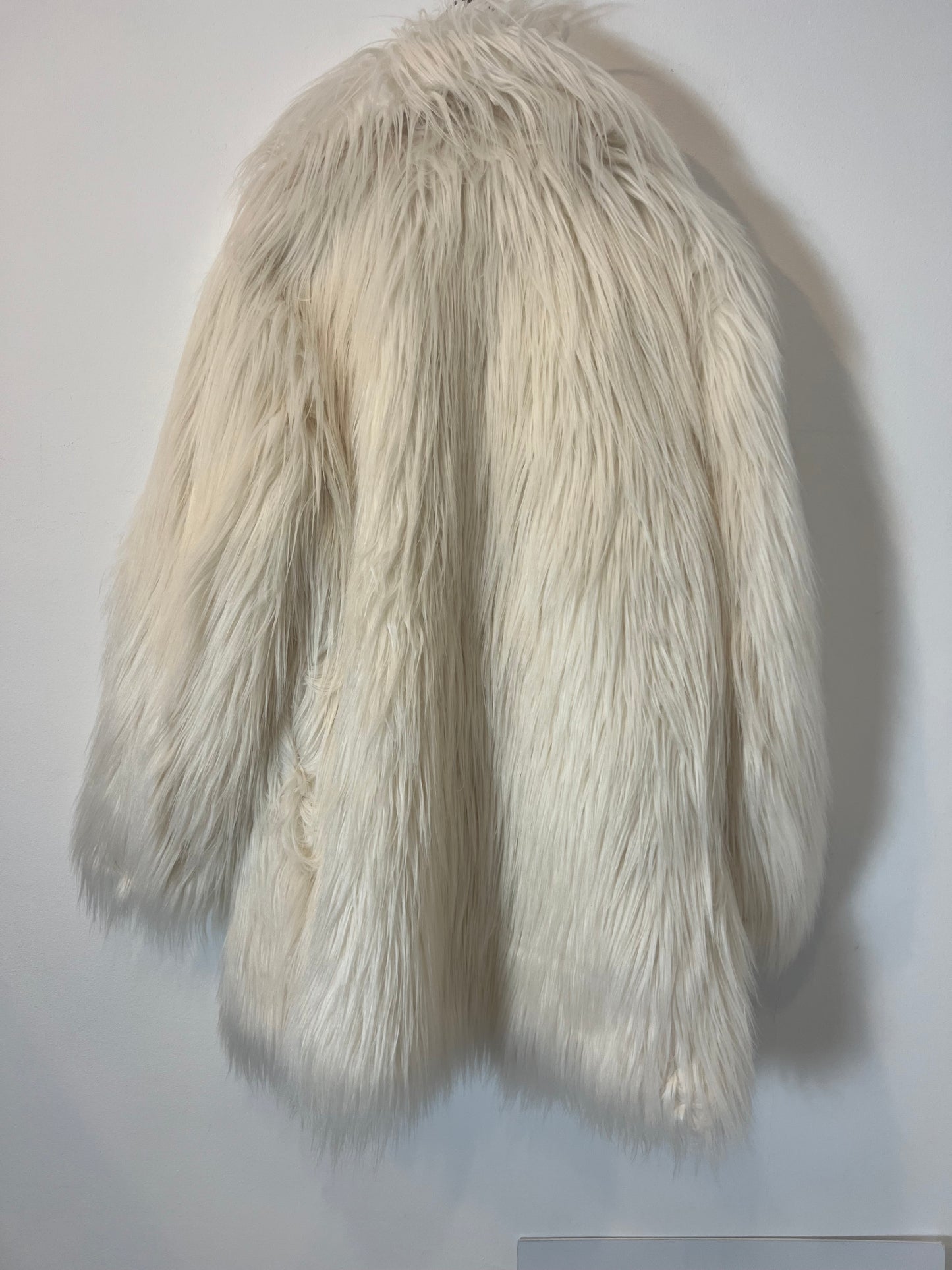 C&A. Abrigo pelo color crudo.  T S