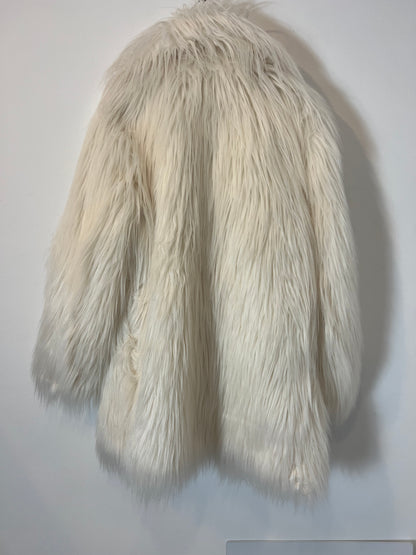 C&A. Abrigo pelo color crudo.  T S