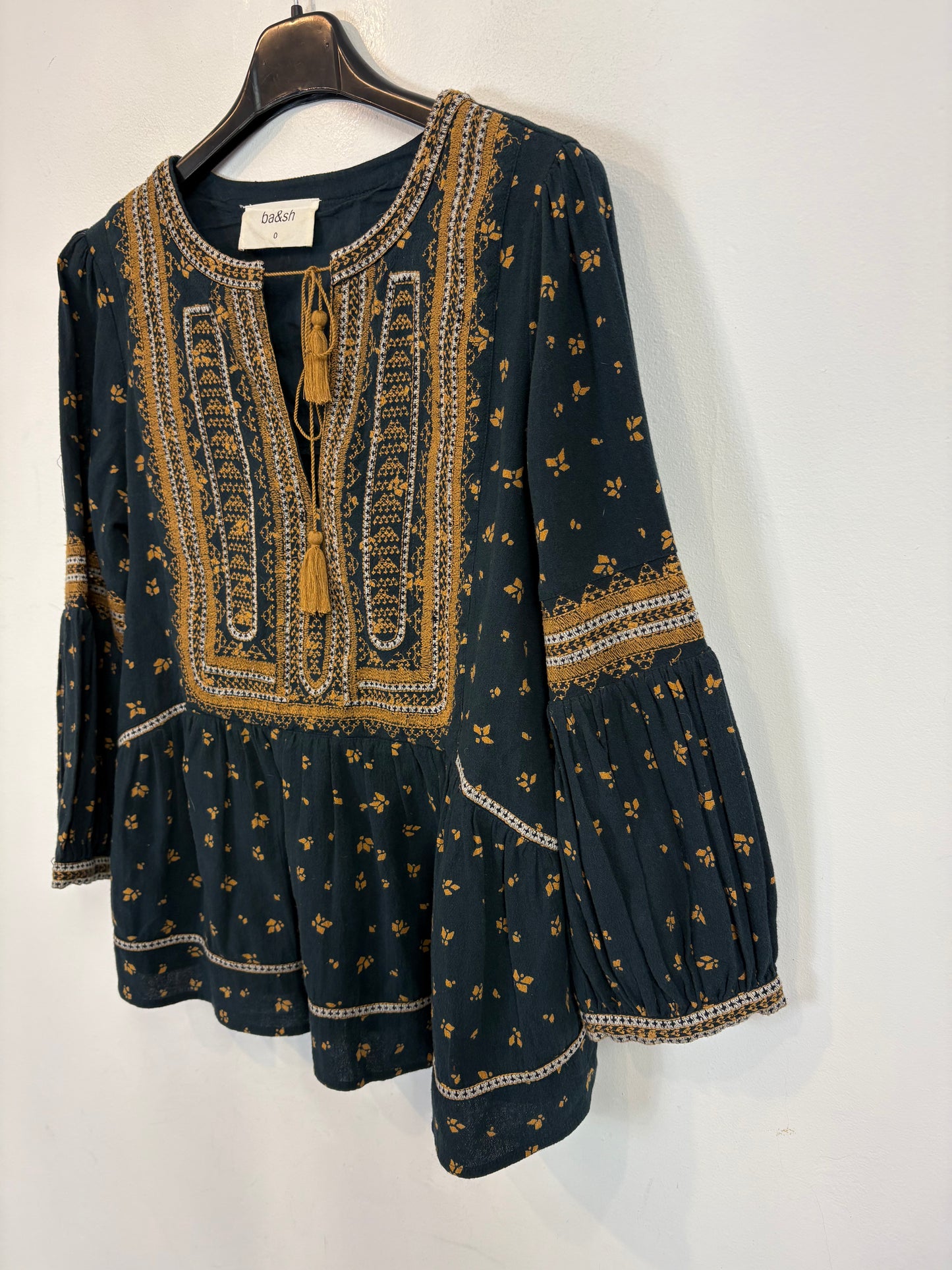 BA&SH. Blusa azul bordados