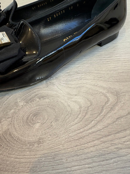 SALVATORE FERRAGAMO. Mocasines charol lazo