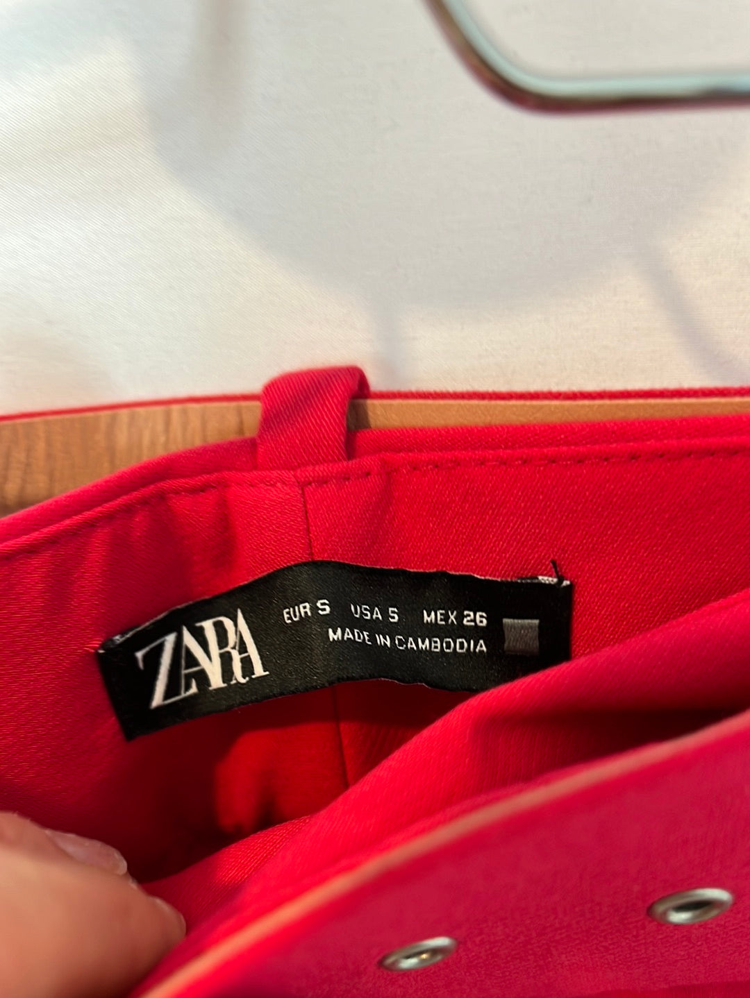 ZARA. Pantalón pinza rosa fucsia. T S