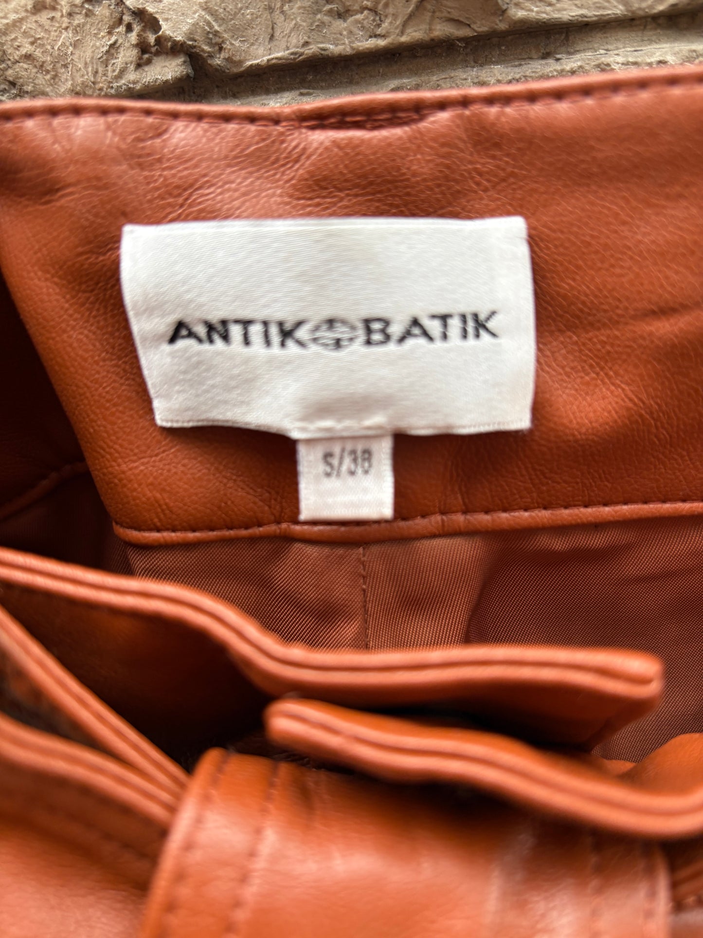 ANTIK BATIK. Pantalón camel pinzas