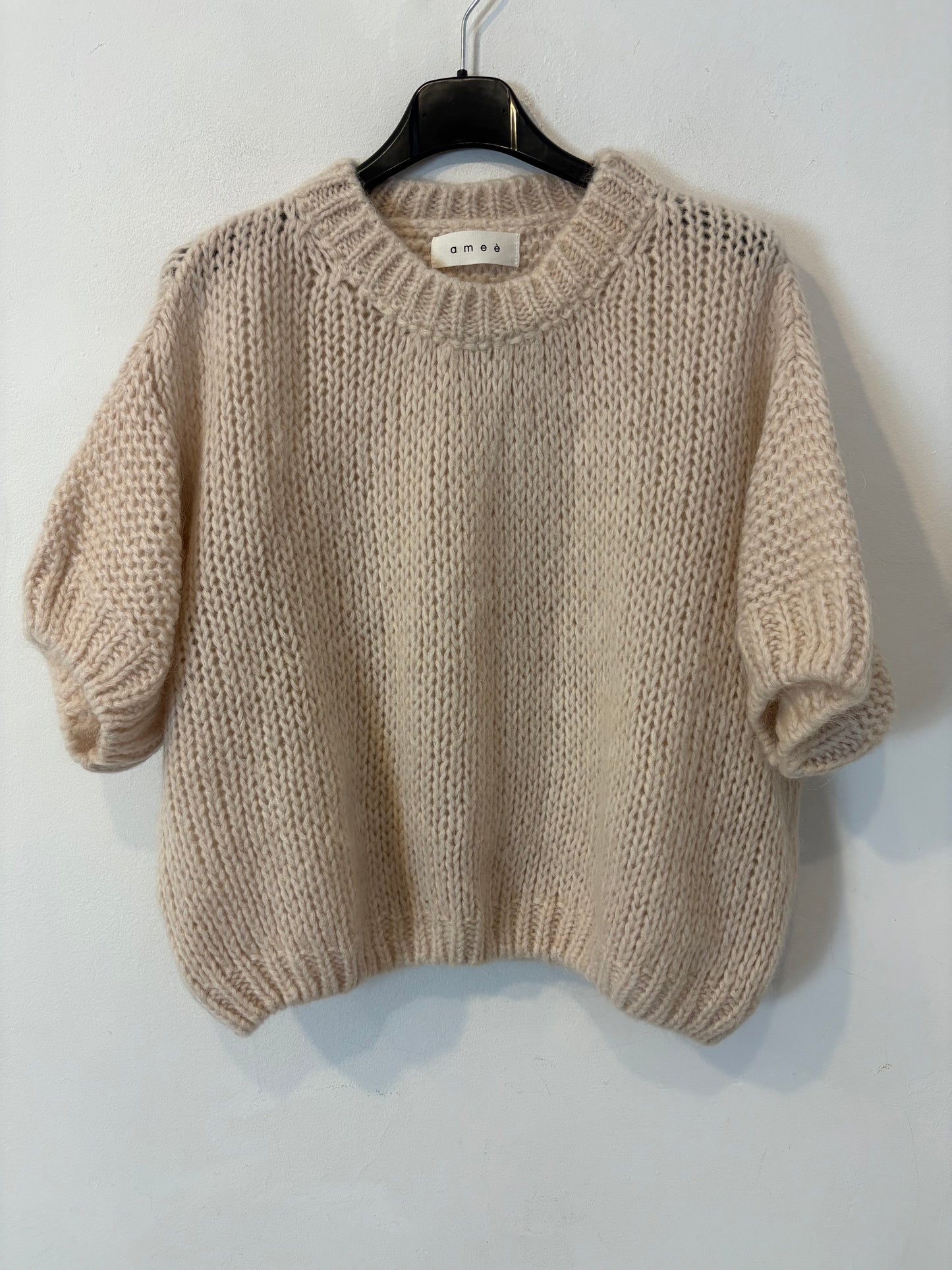 AMEÉ. Top beige mohair