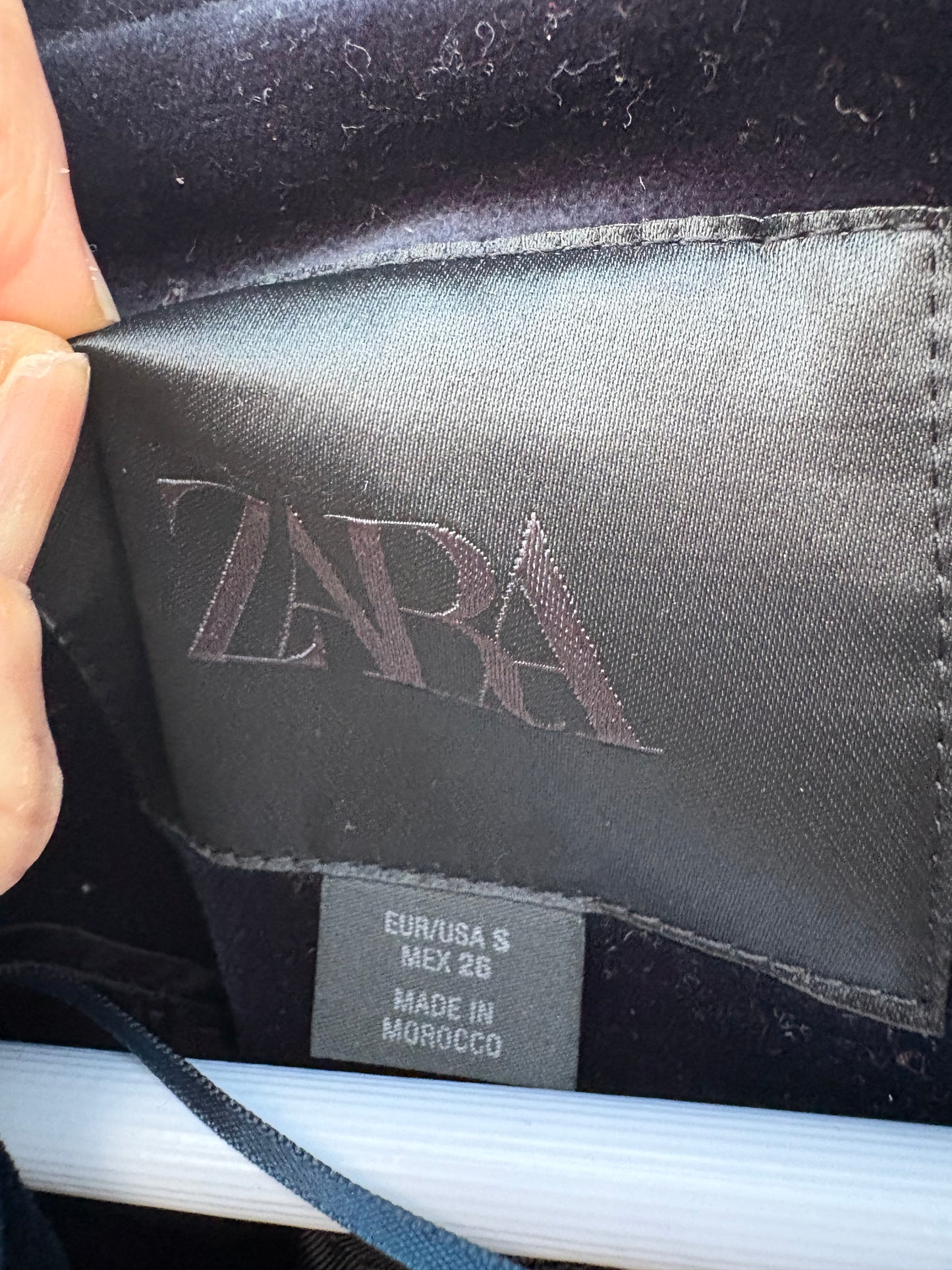 ZARA. Blazer terciopelo botones dorados